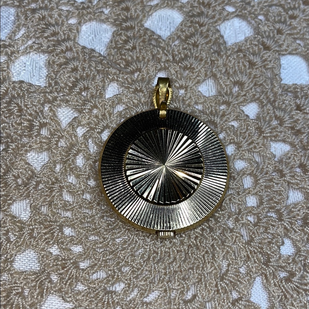 Vintage 1960’s Caravelle Gold-Tone Wind Up Mechanical Pendant. - Picture 3 of 6